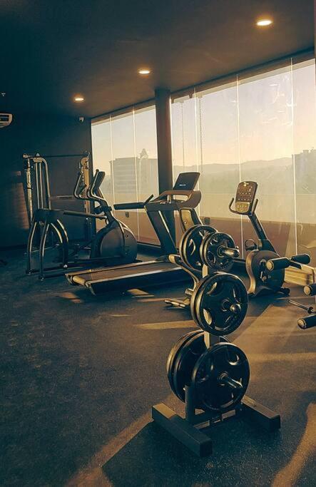Entire Beautiful Condo With Rooftop Pool And Gym San Salvador Ngoại thất bức ảnh